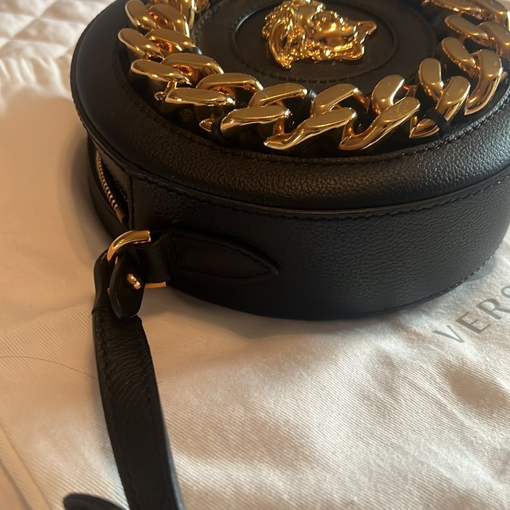 ✨Versace Black and Gold Shoulder Bag✨ - Picture 9 of 12